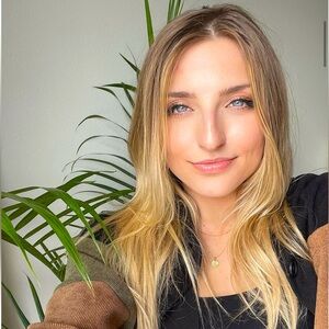 Hi, y’all! I’m Emily!